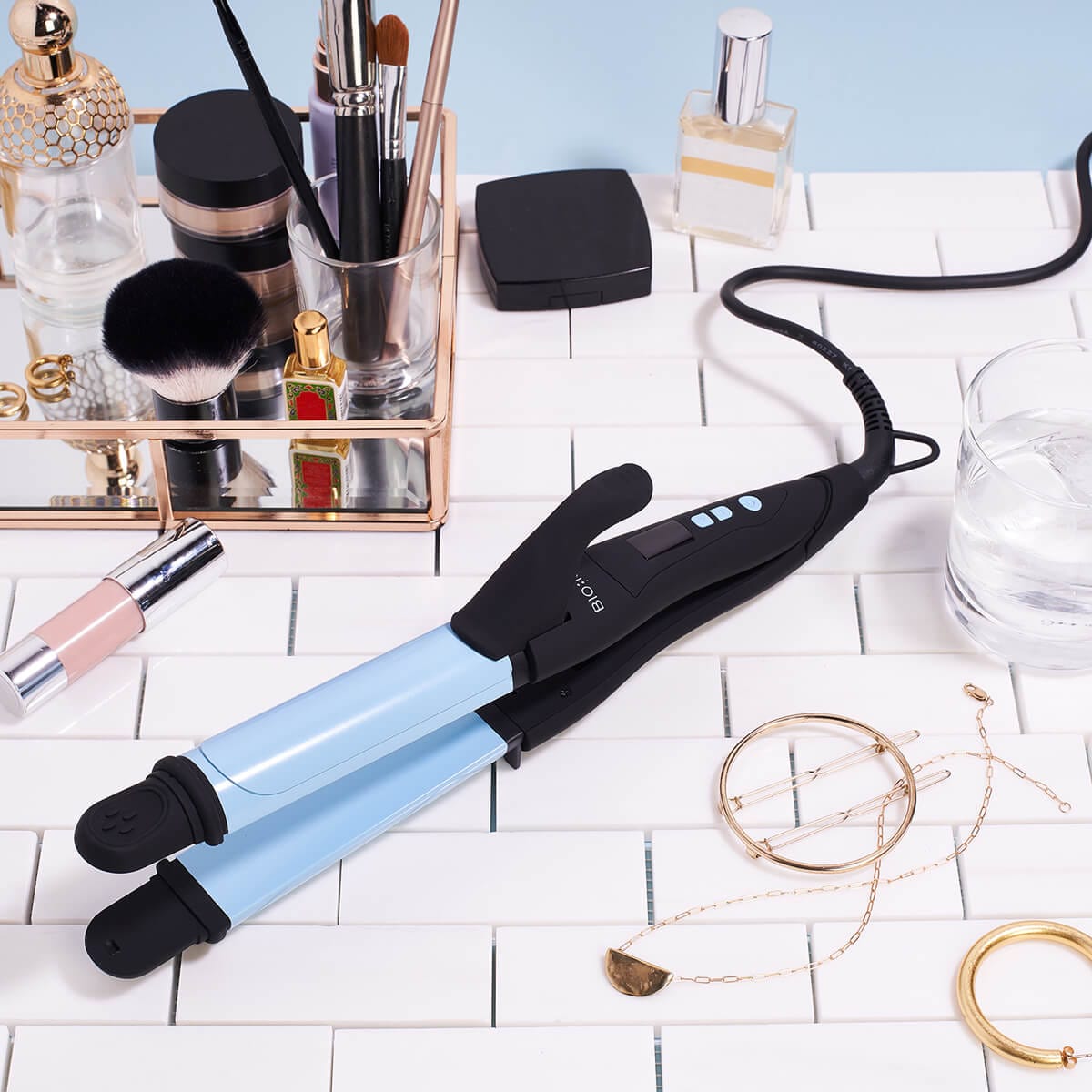 Bionic straightener outlet